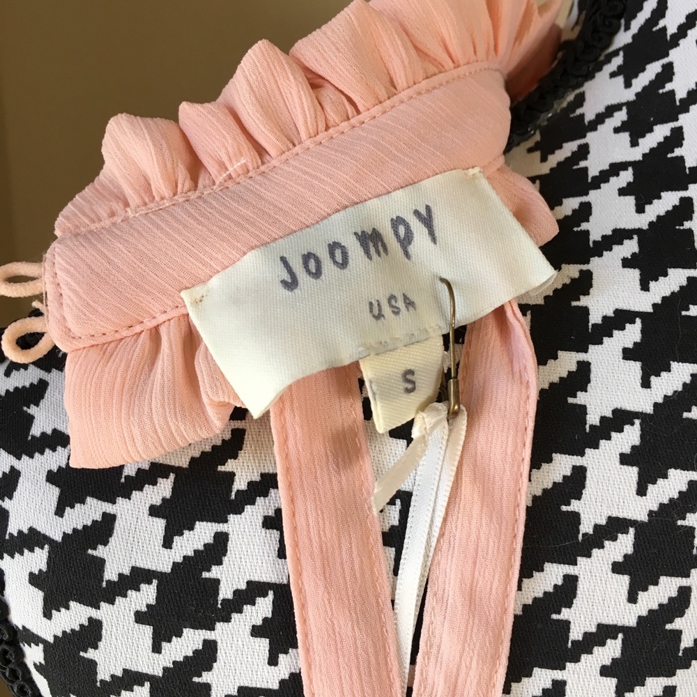Peach/Pink Ruffle Blouse - Picture 6 of 8